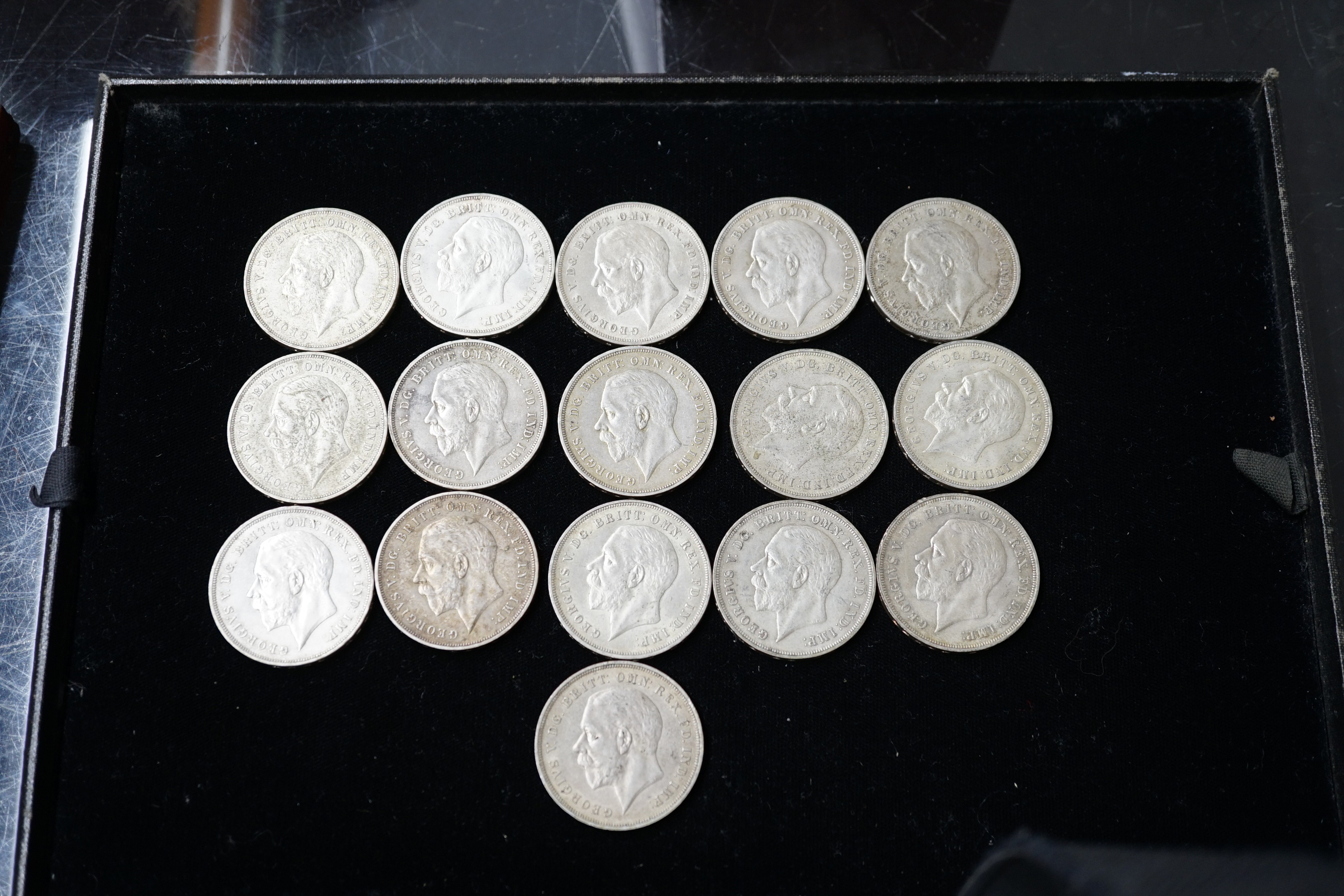 Sixteen George V crowns, 1935, all AEF or better